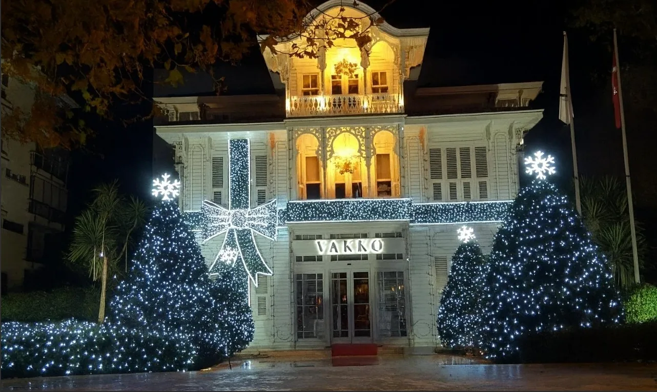 Outdoor decorative lighting near a historic building